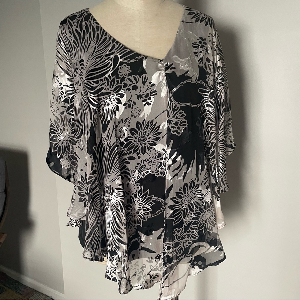 Simply Silk flowy batwing top